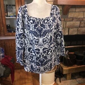 TALBOTS SIZE MEDIUM NAVY BLUE AND WHITE FLORAL PATTERN SQUARE NECK RUFFLED CUFF